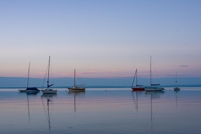 Boote vor Balatonalmádi