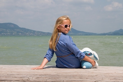 Kind am Balaton